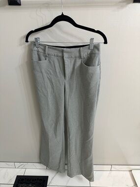 Classic Women's Straight-Leg Trousers - Light Gray